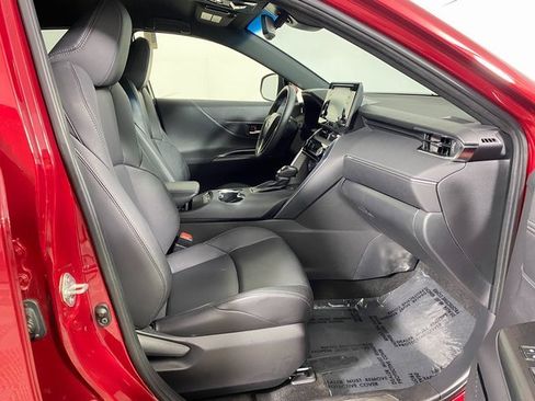 Certified 2022 Toyota Venza XLE image 8