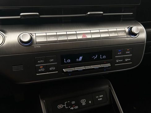 Used 2024 Hyundai Kona Limited image 17