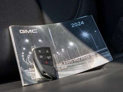 Used 2024 GMC Sierra 2500 SLT w/ SLT Convenience Package AWD/4WD image 35