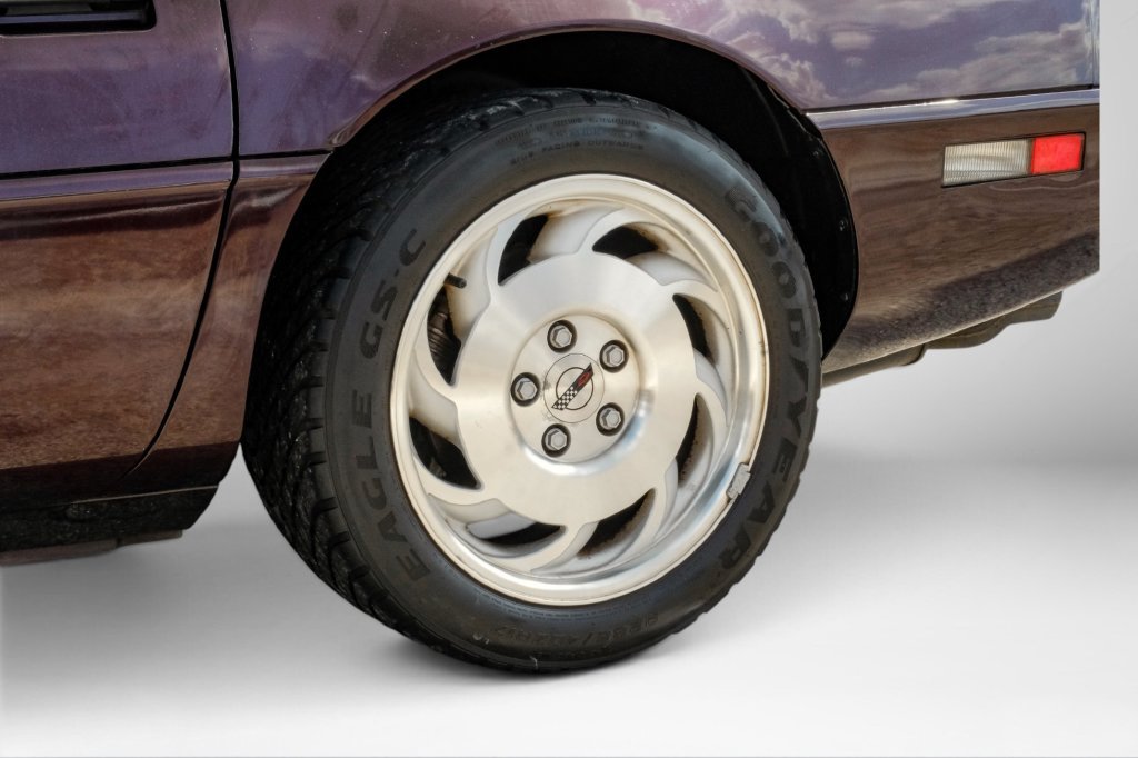 Used 1993 Chevrolet Corvette Coupe RWD image 48