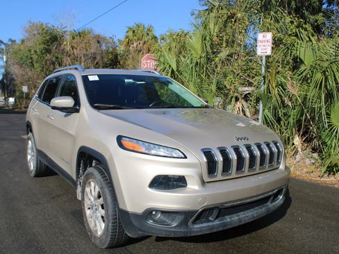 Used 2014 Jeep Cherokee Limited w/ Luxury Group image 14