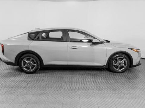 Used 2025 Kia K4 FWD image 9