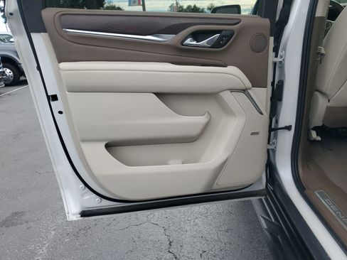 Used 2023 GMC Yukon XL Denali image 12