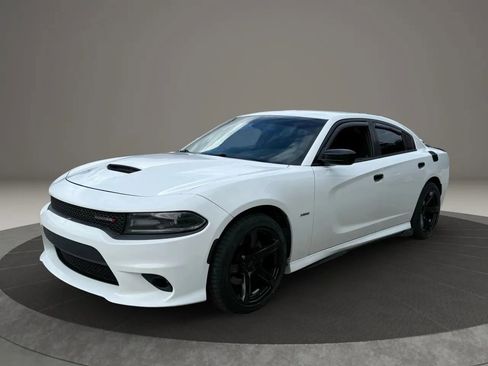 Used 2019 Dodge Charger R/T image 3