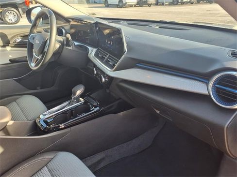 Used 2025 Chevrolet Trax LT w/ LT Convenience Package image 85