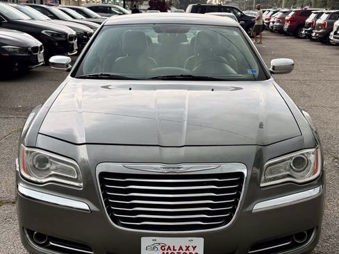 Used 2012 Chrysler 300 Limited RWD image 2