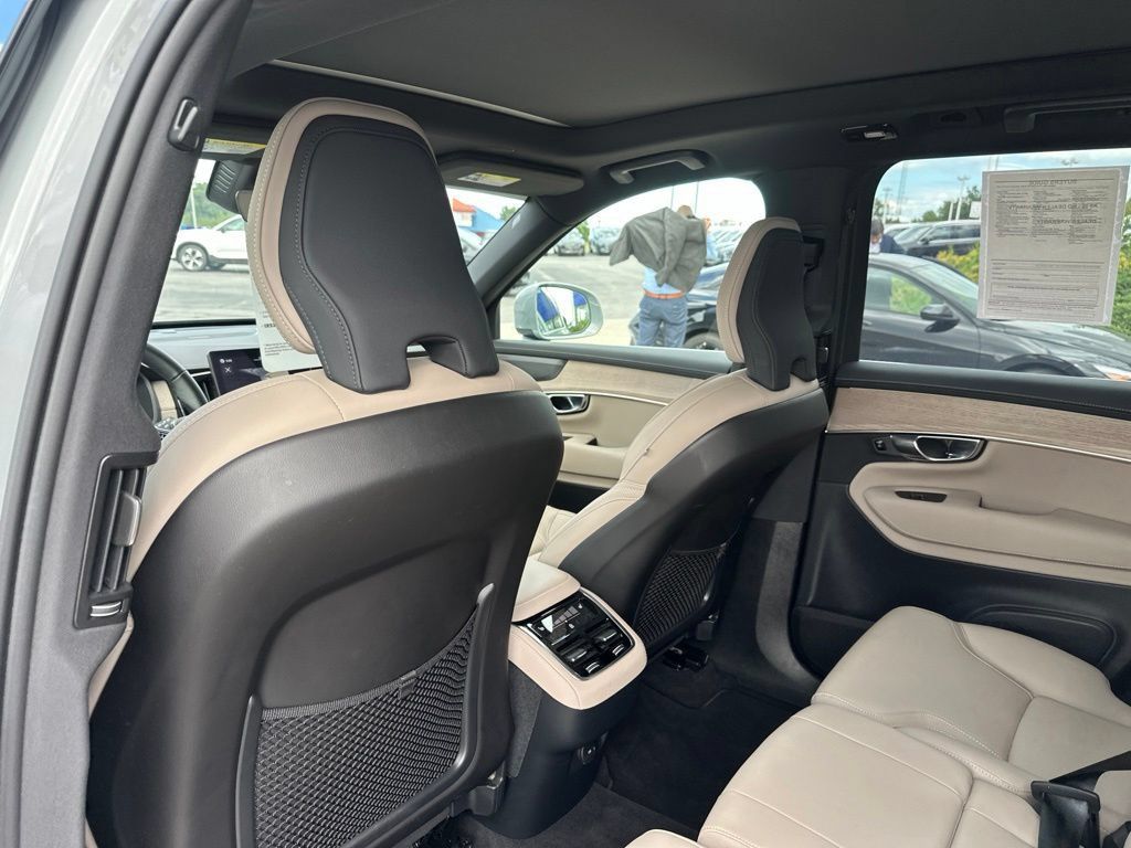 Certified 2026 Volvo XC90 B6 Plus AWD/4WD image 37