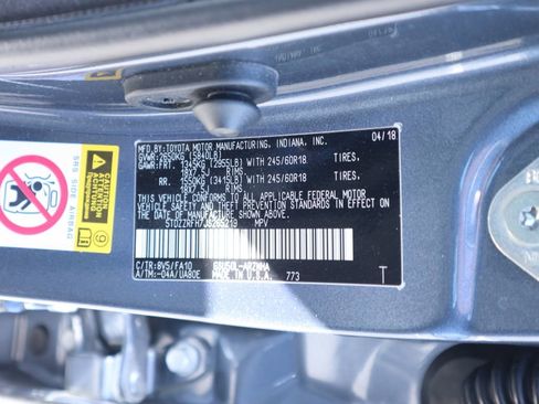 Used 2018 Toyota Highlander Plus w/ Carpet Mat Package (TMS) image 19