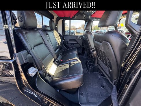 Used 2023 Jeep Gladiator Rubicon w/ Cold Weather Group image 11