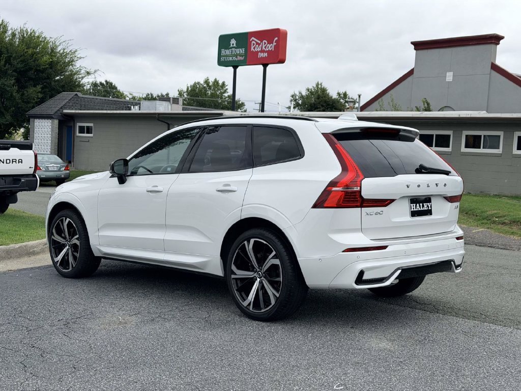 Used 2024 Volvo XC60 B5 Ultimate w/ Protection Package Premier AWD/4WD image 24