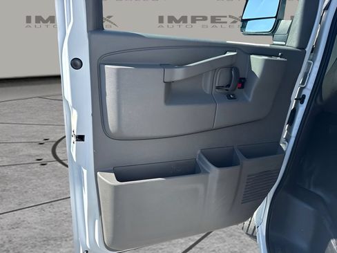 Used 2023 GMC Savana 2500 RWD image 16