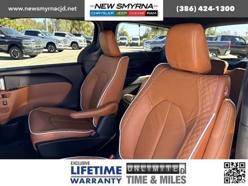New 2026 Chrysler Pacifica Pinnacle image 10