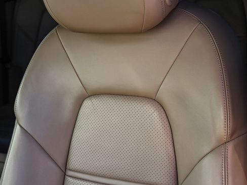 Used 2019 Porsche Cayenne image 26