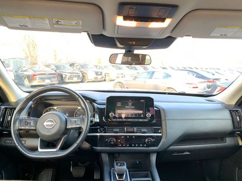 Used 2025 Nissan Pathfinder SV image 35