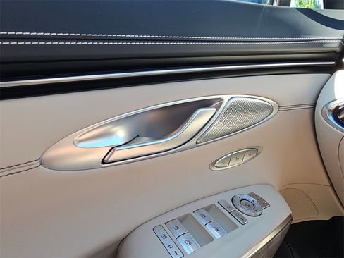 Used 2025 Genesis GV70 3.5T Sport w/ Sport Advanced Package image 32