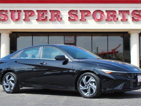 Used 2025 Hyundai Elantra SEL FWD image 1