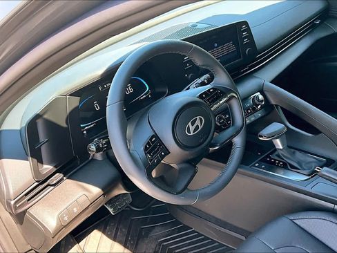Used 2026 Hyundai Elantra SEL Sport FWD image 18