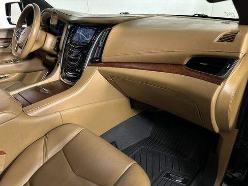 Used 2017 Cadillac Escalade Platinum AWD/4WD image 30