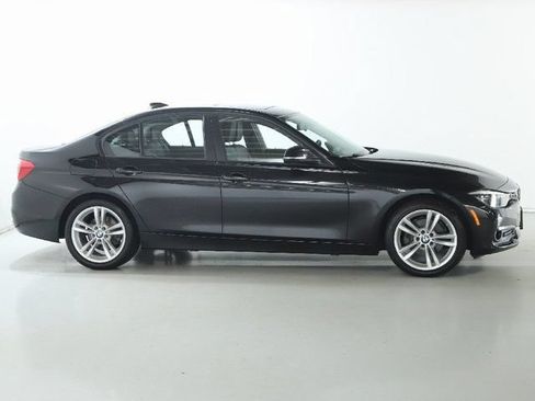 Used 2018 BMW 320i Sedan RWD image 13