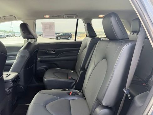 Used 2024 Toyota Grand Highlander XLE image 10
