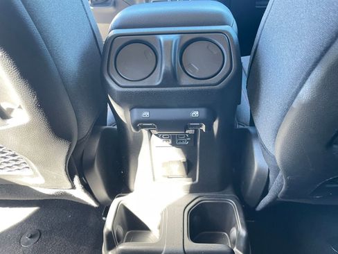 Used 2025 Jeep Wrangler Unlimited Rubicon image 24