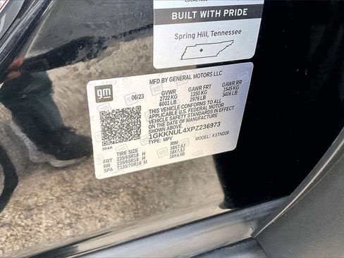 Used 2023 GMC Acadia SLT image 16