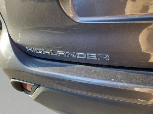Used 2024 Toyota Highlander XLE image 24
