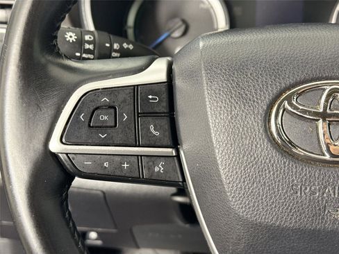 Used 2022 Toyota Highlander LE FWD image 15