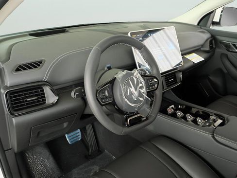 New 2025 VinFast VF 8 Eco AWD/4WD image 7