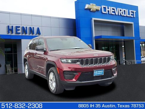 Used 2025 Jeep Grand Cherokee Laredo X image 1