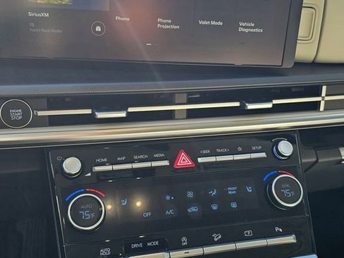Used 2025 Hyundai Santa Fe SEL image 10