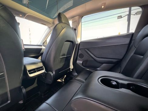 Used 2021 Tesla Model Y Long Range image 19