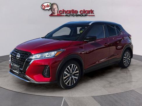 Certified 2024 Nissan Kicks SV image 1