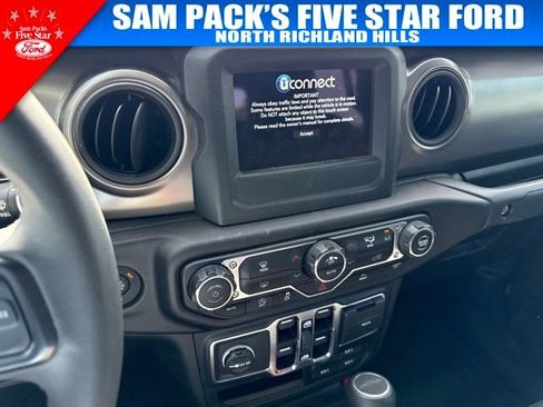 Used 2023 Jeep Gladiator Sport AWD/4WD image 9