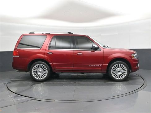 Used 2017 Lincoln Navigator Select image 2