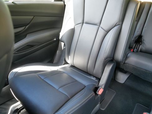 Used 2024 Subaru Ascent Limited w/ Technology Package AWD/4WD image 12