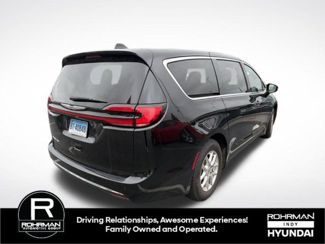 Used 2025 Chrysler Pacifica Select FWD image 5