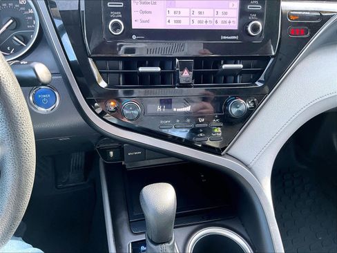 Used 2022 Toyota Camry LE image 27