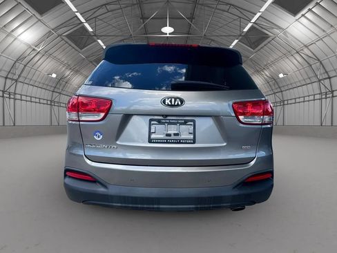 Used 2017 Kia Sorento FWD w/ LX Convenience Package image 5