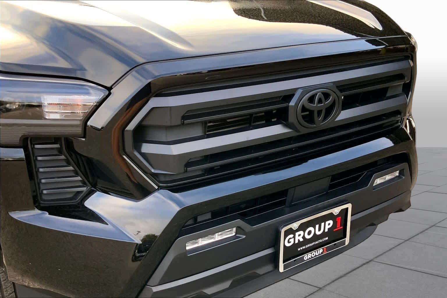 Used 2025 Toyota Tacoma SR5 AWD/4WD image 29