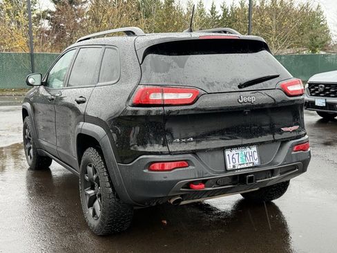 Used 2017 Jeep Cherokee Trailhawk image 6