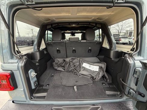 Used 2025 Jeep Wrangler Unlimited Sahara image 32