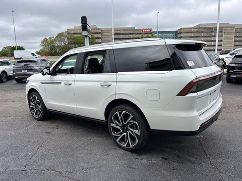 New 2026 Lincoln Navigator Reserve AWD/4WD image 5