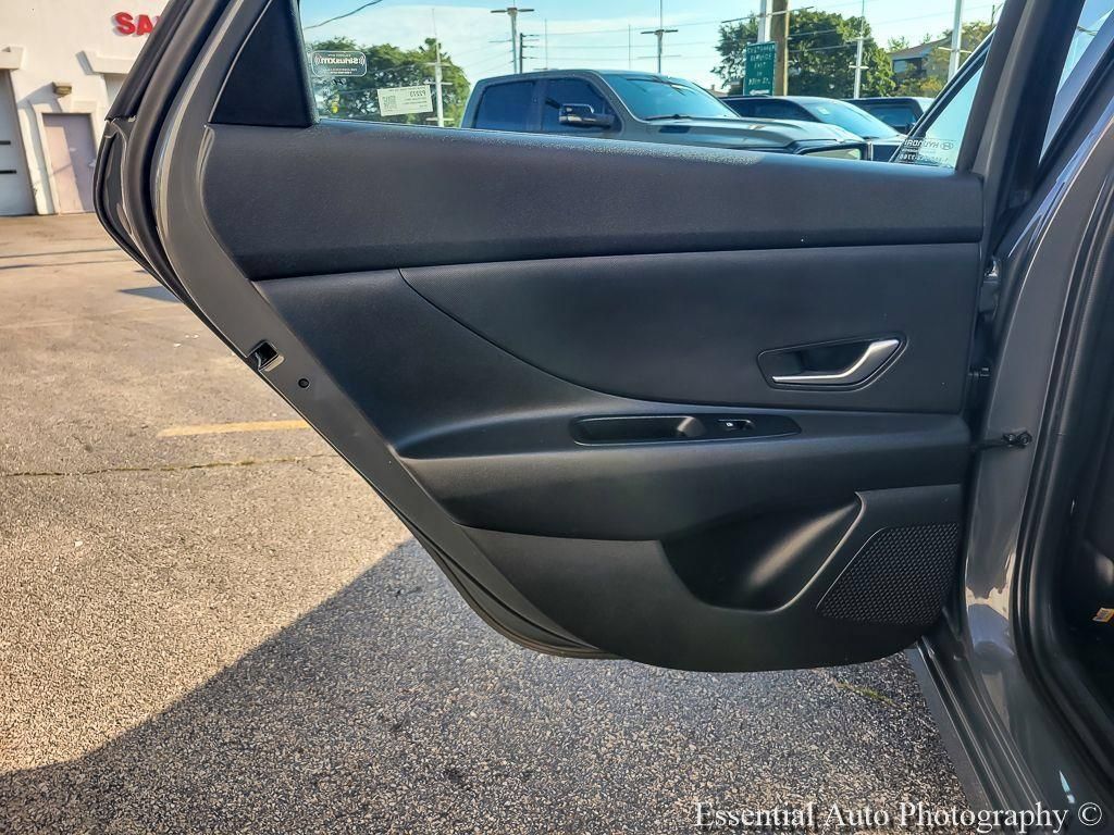Used 2024 Hyundai Elantra SEL FWD image 25