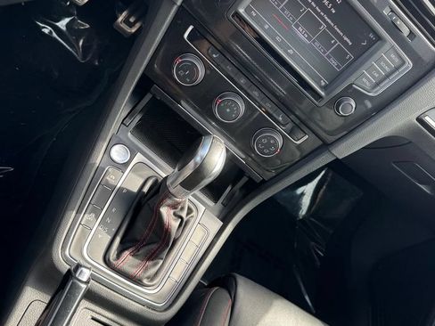 Used 2017 Volkswagen GTI SE FWD image 11