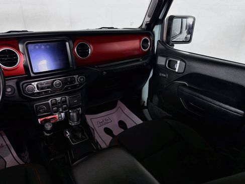 Used 2023 Jeep Wrangler Unlimited Rubicon w/ Cold Weather Group AWD/4WD image 23