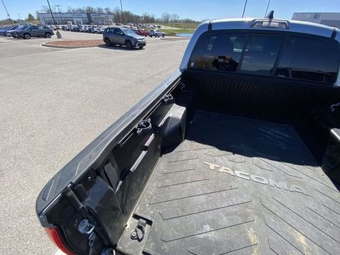 Used 2022 Toyota Tacoma SR image 11