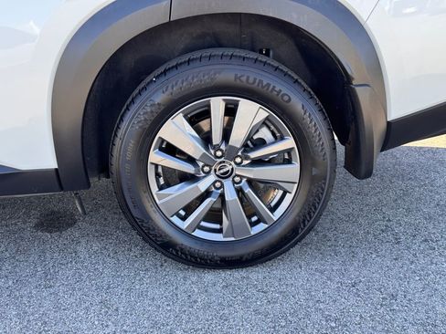 New 2025 Nissan Pathfinder SV image 10