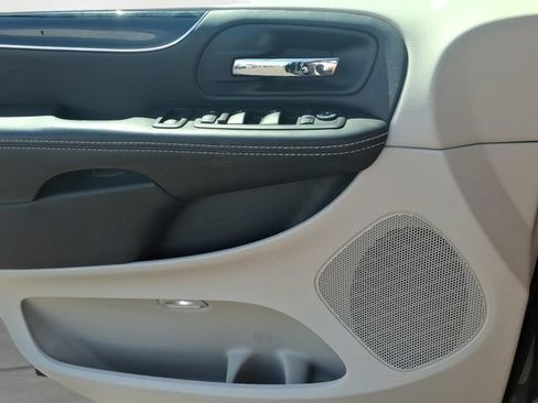 Used 2015 Dodge Grand Caravan SE FWD image 15