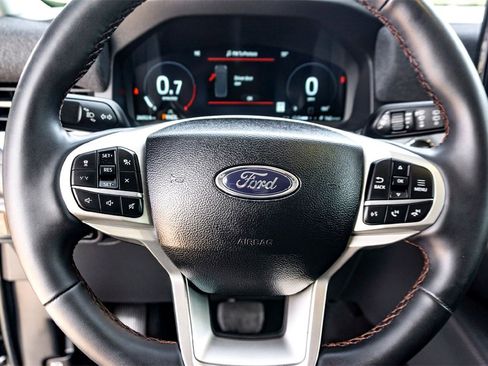 Used 2025 Ford Explorer Active image 17